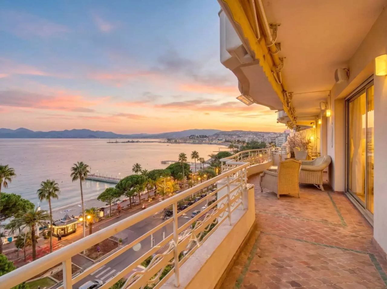 Flat in Cannes, France, 270 m² - picture 1