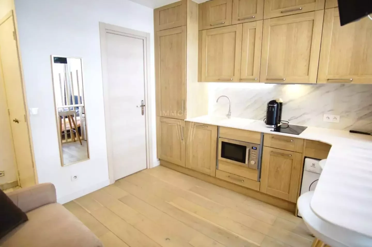 Flat in Cannes, France, 15 m² - picture 1