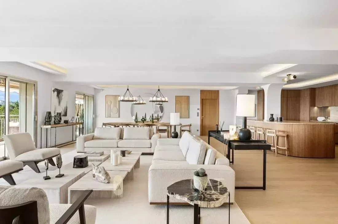 Flat in Cannes, France, 315 m² - picture 1