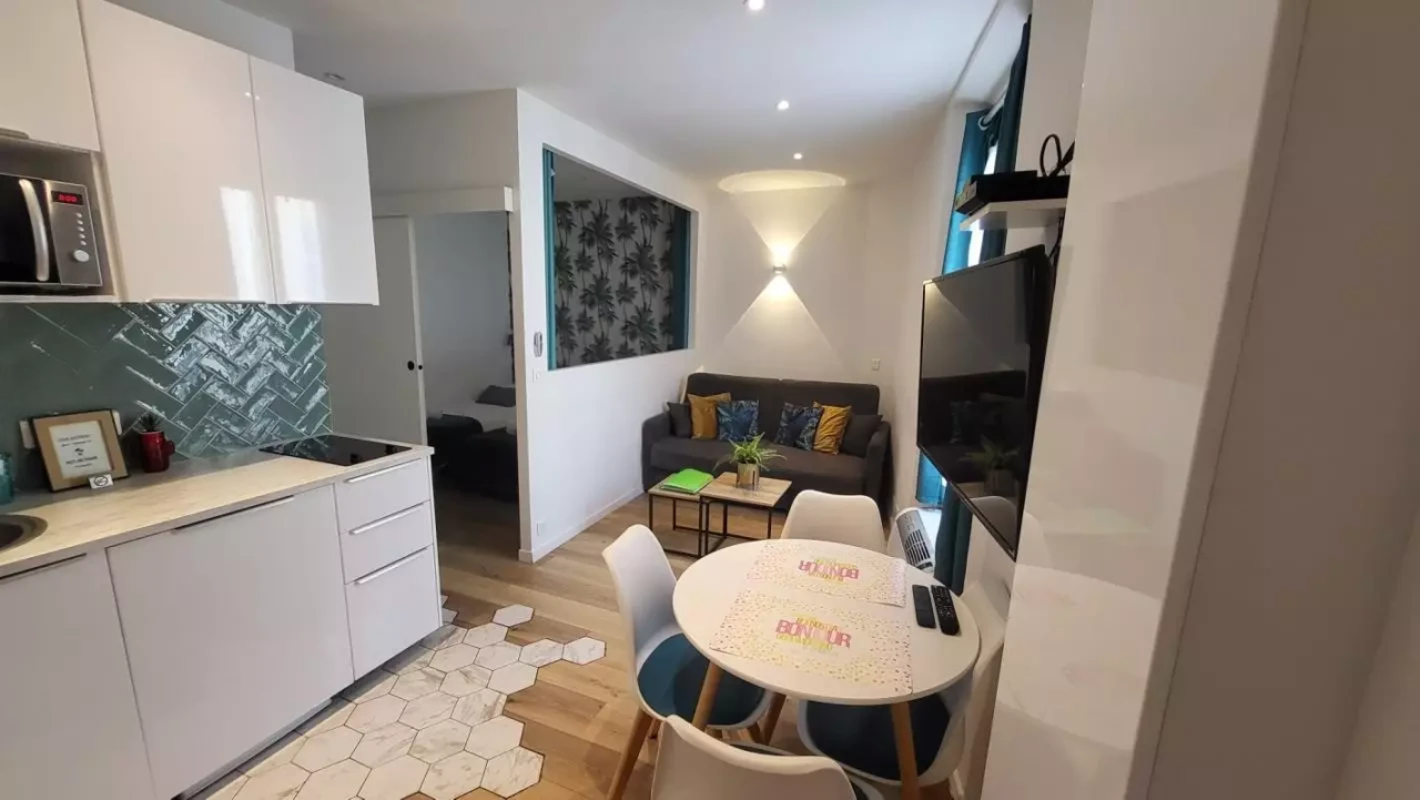 Flat in Cannes, France, 40 m² - picture 1