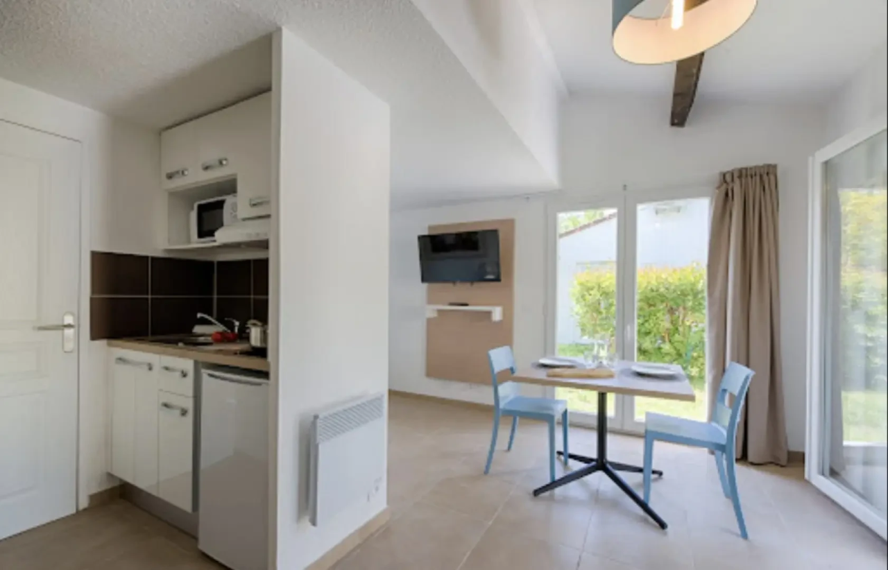 Flat in Cannes, France, 34 m² - picture 2