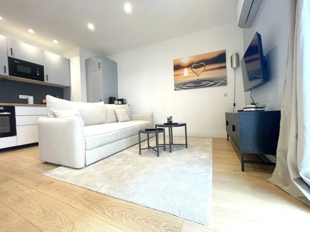 Flat in Cannes, France, 31 m² - picture 2