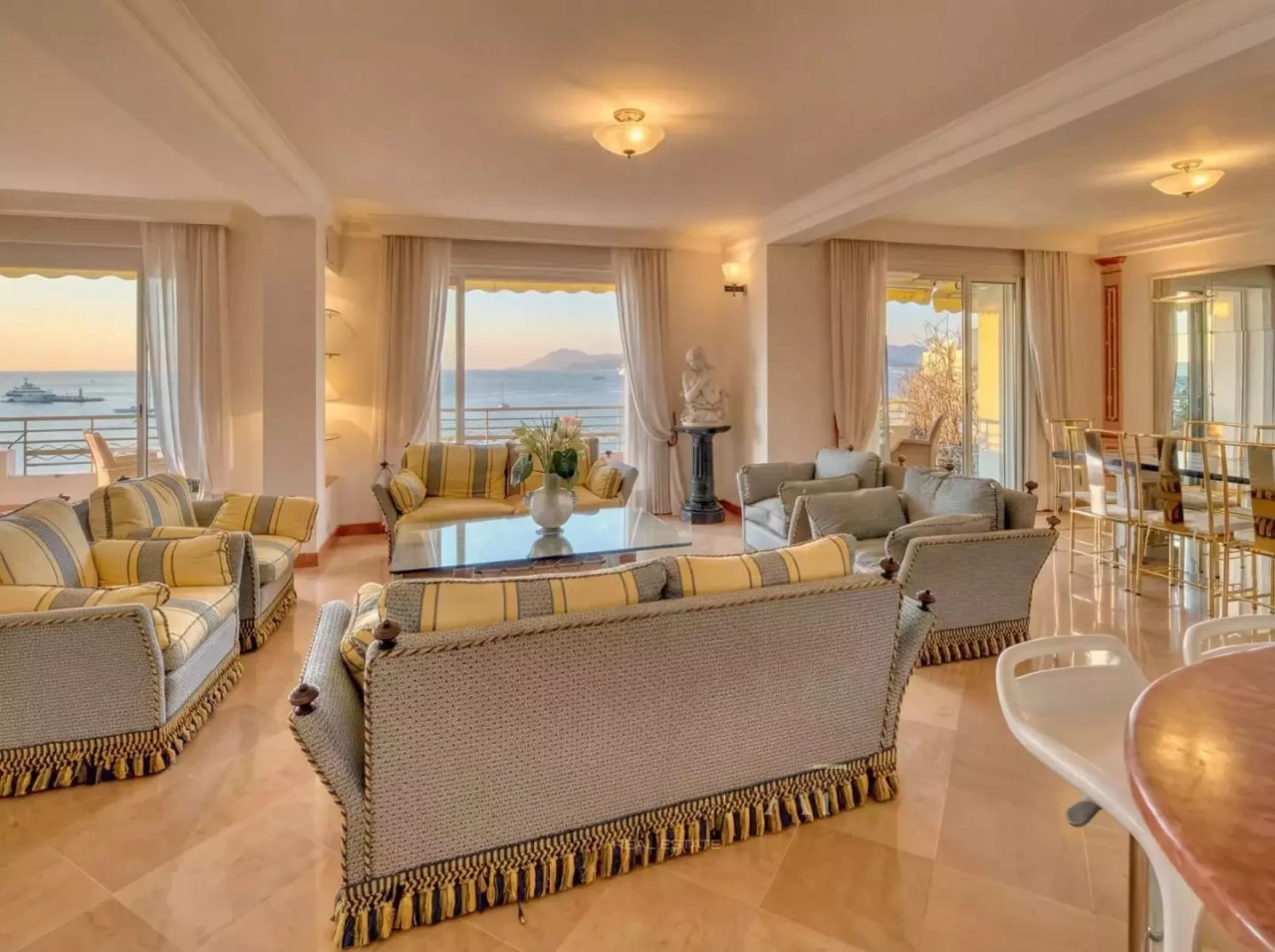 Flat in Cannes, France, 270 m² - picture 3