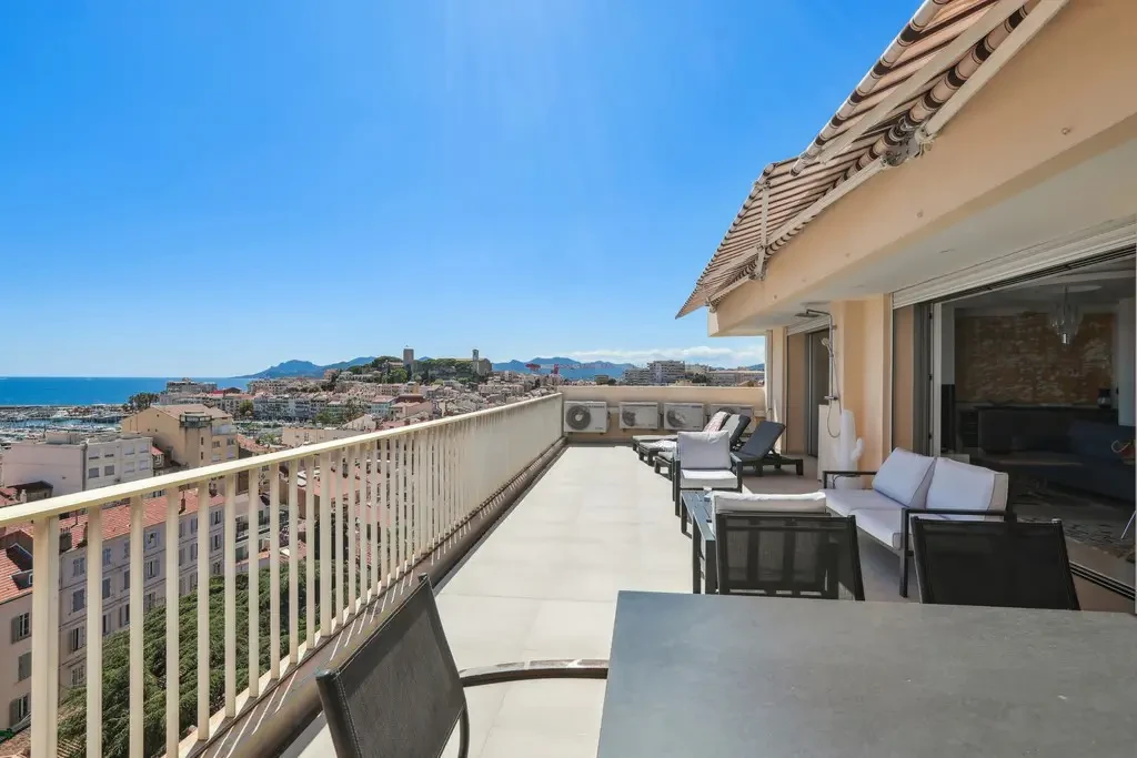 Flat in Cannes, France, 78 m² - picture 3