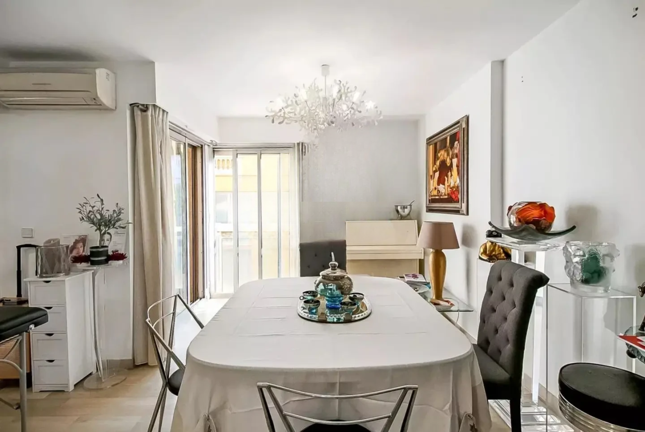 Flat in Cannes, France, 132 m² - picture 3