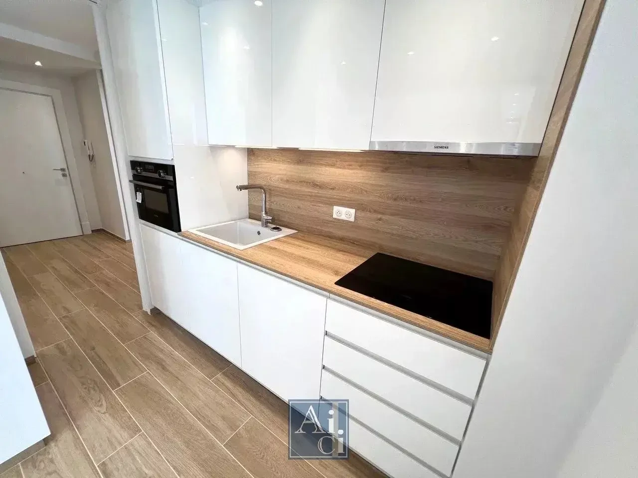 Flat in Cannes, France, 65 m² - picture 3