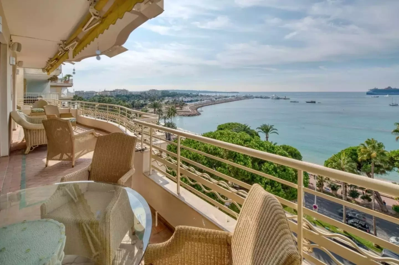 Flat in Cannes, France, 270 m² - picture 4