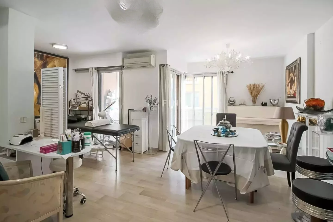 Flat in Cannes, France, 132 m² - picture 4