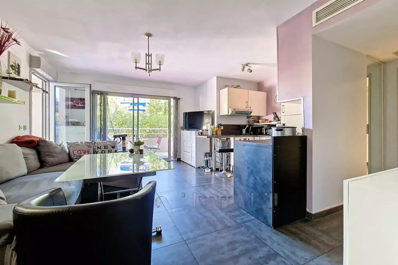 Flat in Cannes, France, 55 m² - picture 5