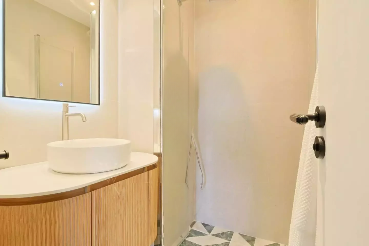 Flat in Cannes, France, 35 m² - picture 7