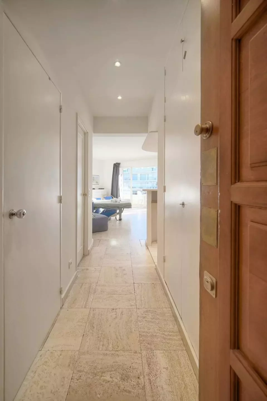 Flat in Cannes, France, 46 m² - picture 7