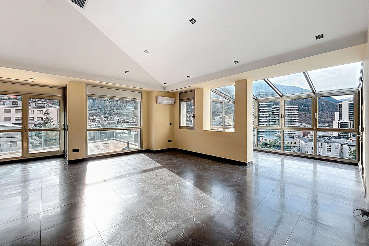 Flat in Les Escaldes, Andorra, 215 m² - picture 10