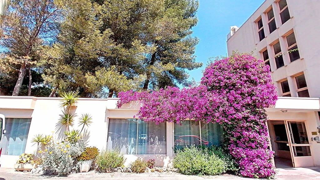 Flat in Cannes, France, 55 m² - picture 11