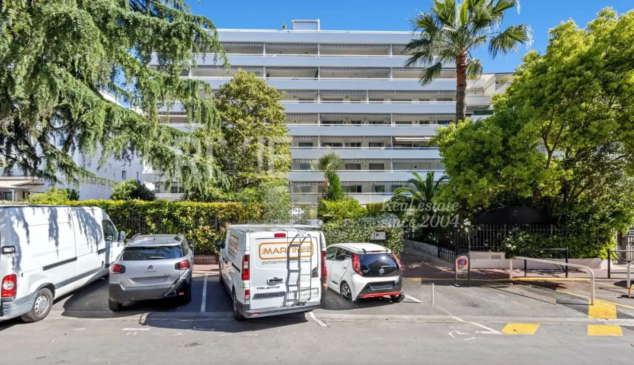 Flat in Cannes, France, 11 m² - picture 11