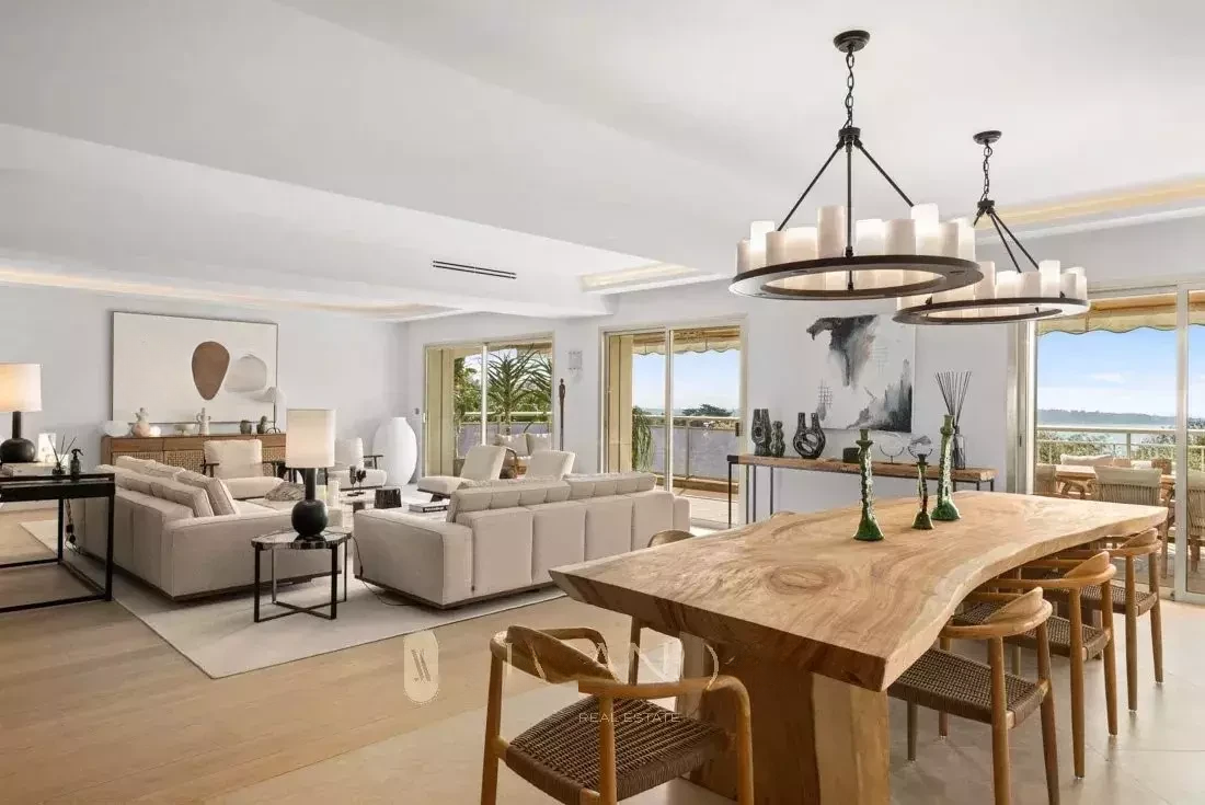 Flat in Cannes, France, 315 m² - picture 11