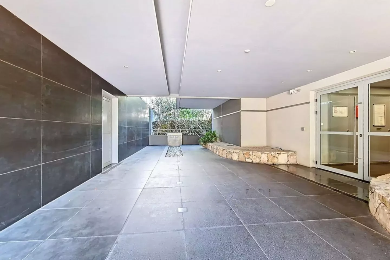 Flat in Cannes, France, 55 m² - picture 15