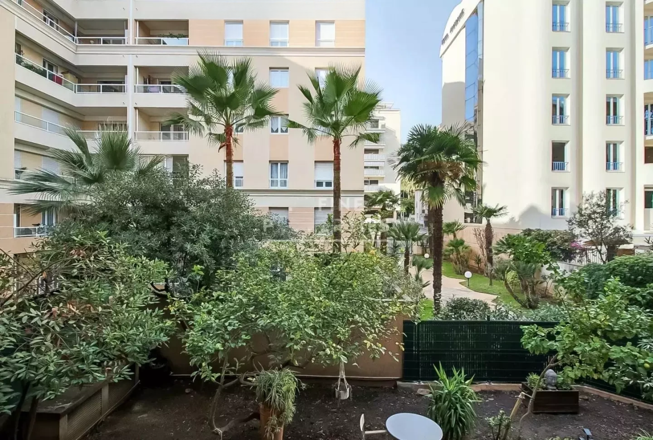 Flat in Cannes, France, 132 m² - picture 16