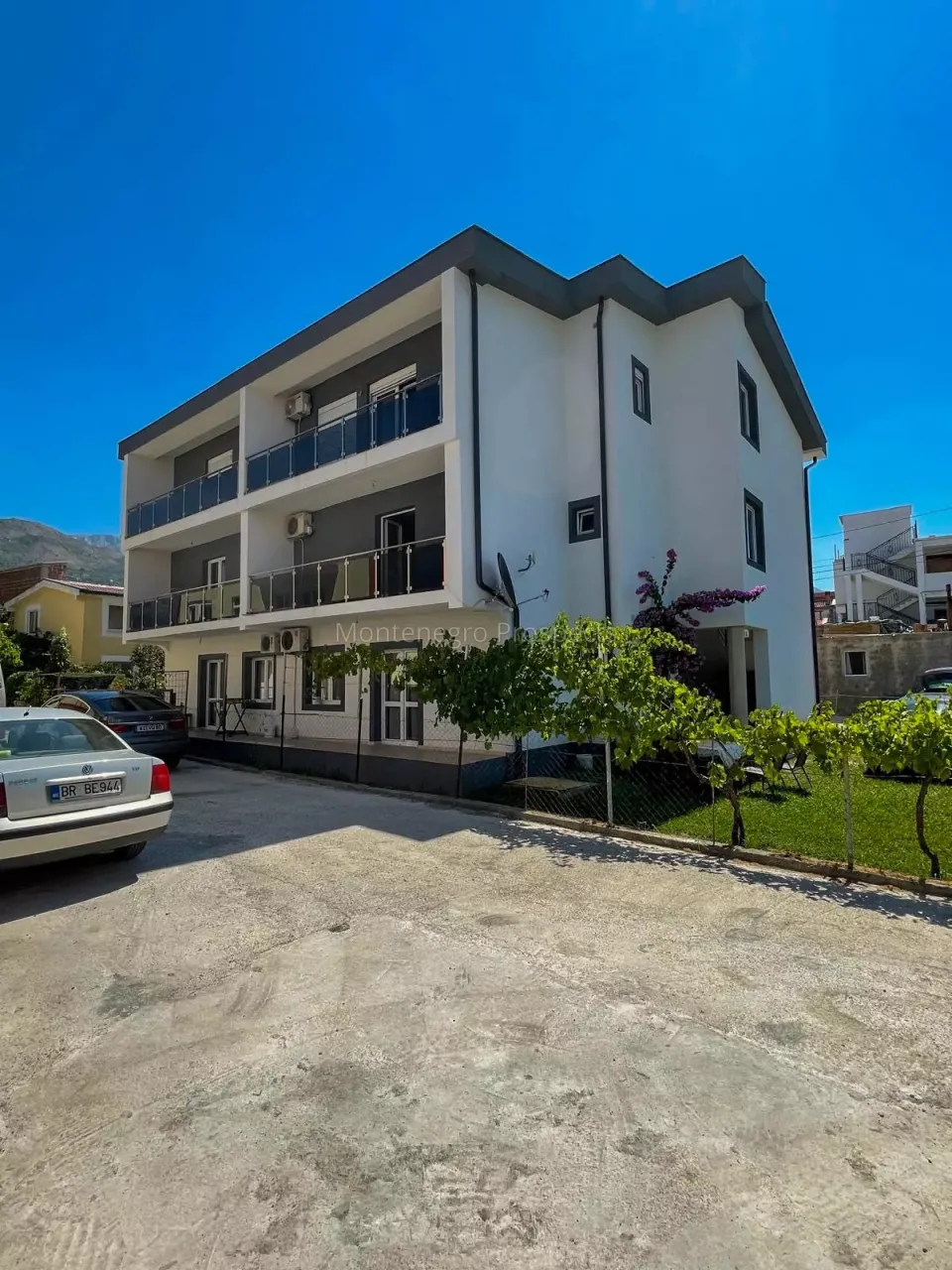 Hotel in Bar, Montenegro, 400 m² - picture 1