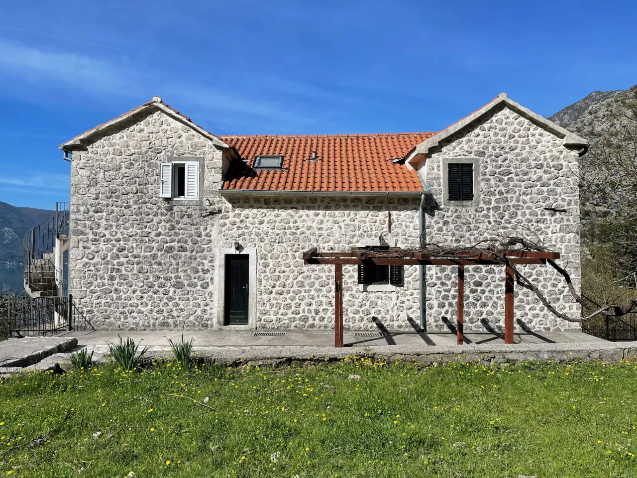 House in Risan, Montenegro, 208 m² - picture 1