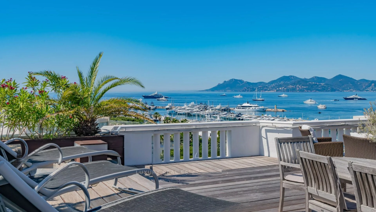 Flat in Cannes, France, 120 m² - picture 1