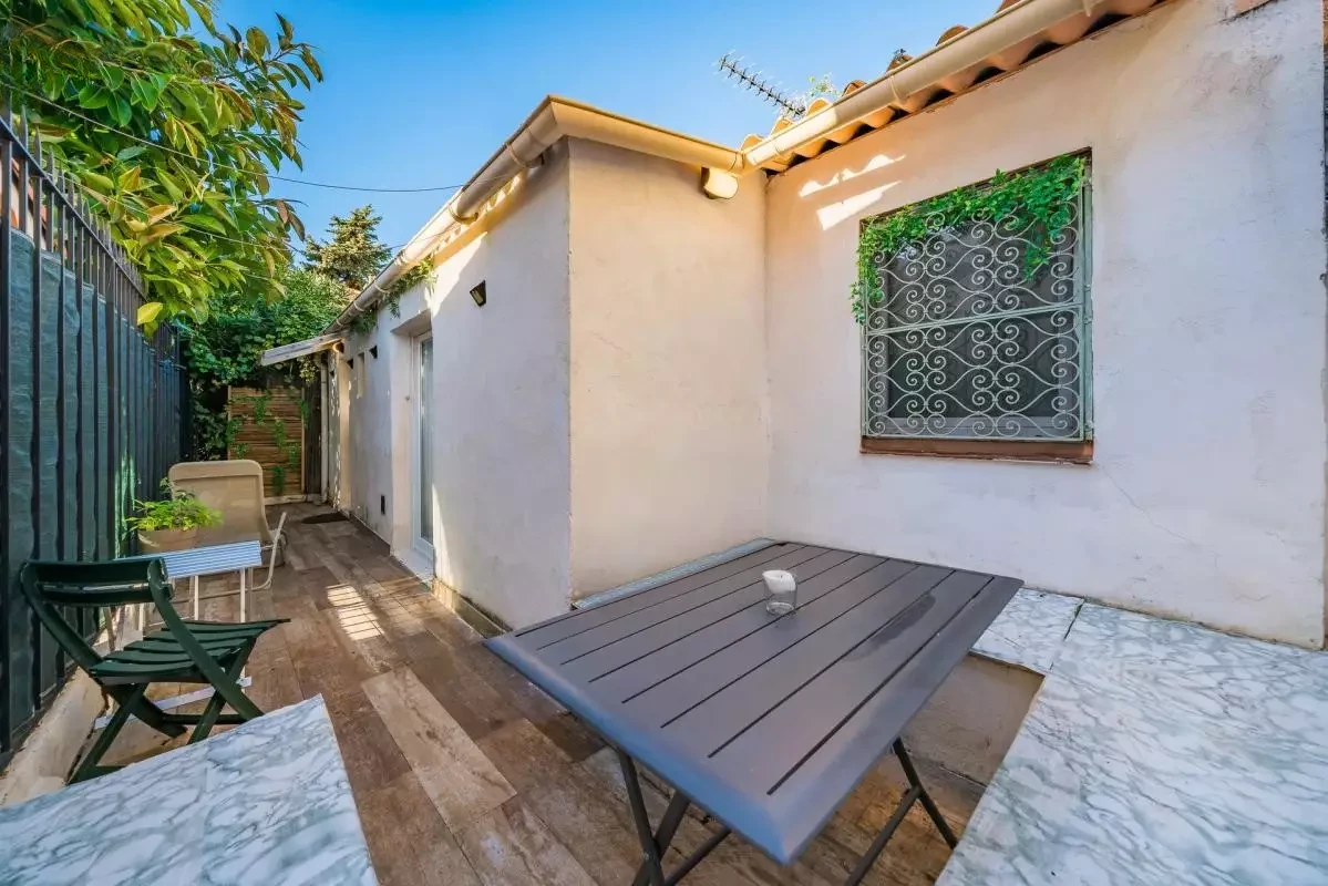 Flat in Cannes, France, 25 m² - picture 2