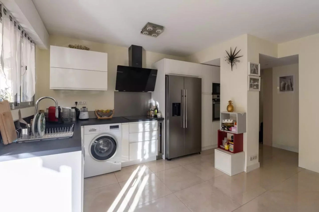 Flat in Cannes, France, 47 m² - picture 7