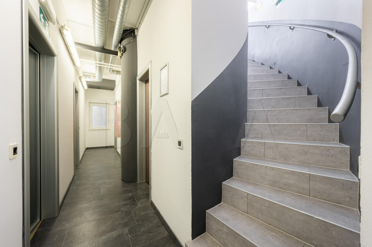 Office in Ljubljana, Slovenia, 141 m² - picture 8