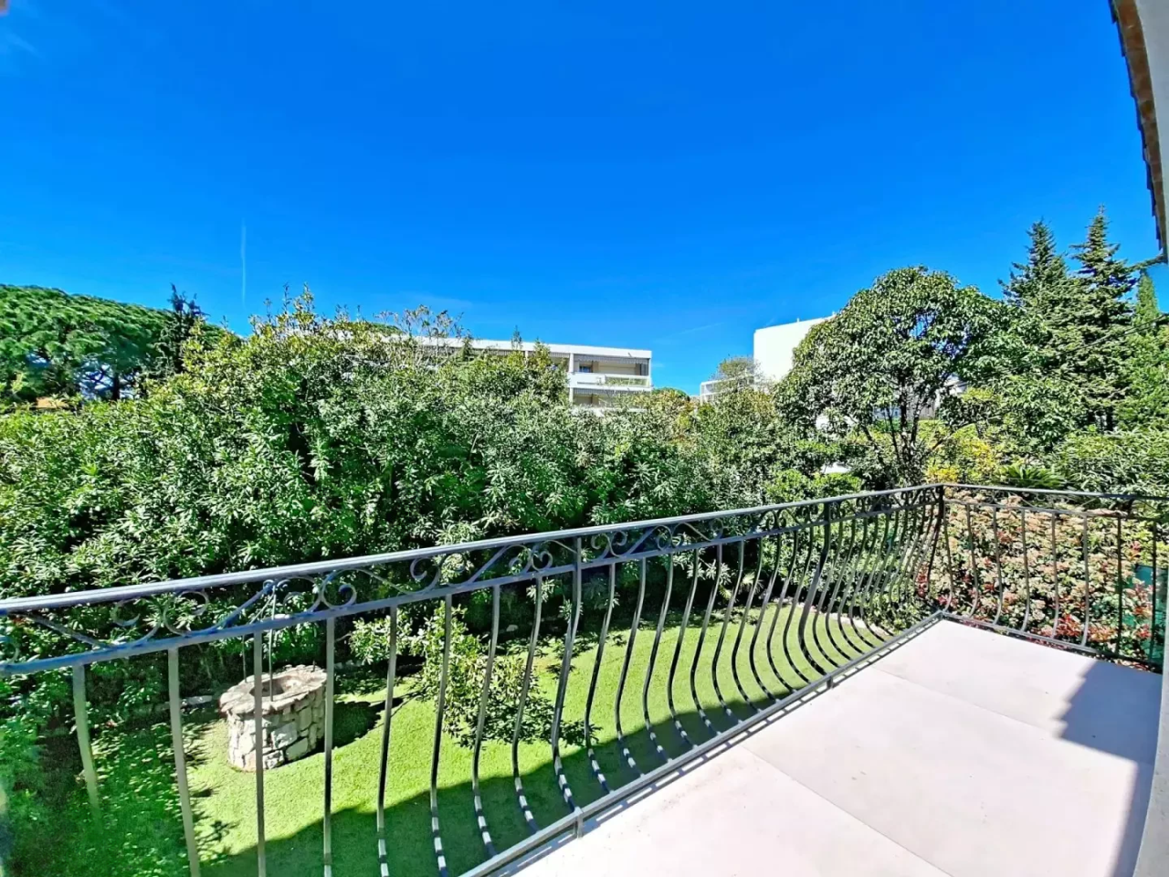 Flat in Cannes, France, 130 m² - picture 8