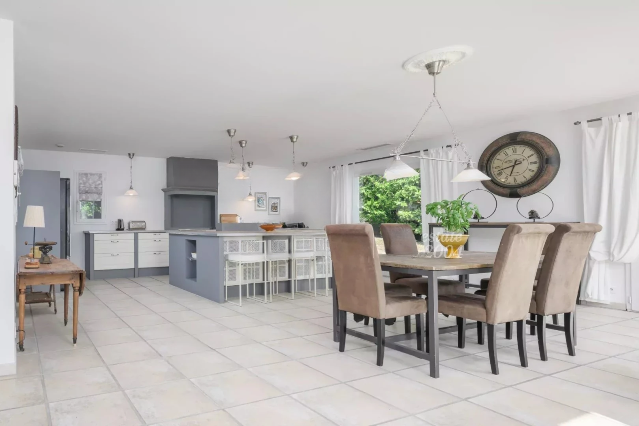 Flat in Cannes, France, 297 m² - picture 8