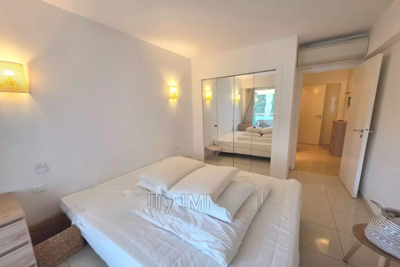 Flat in Cannes, France, 44 m² - picture 11