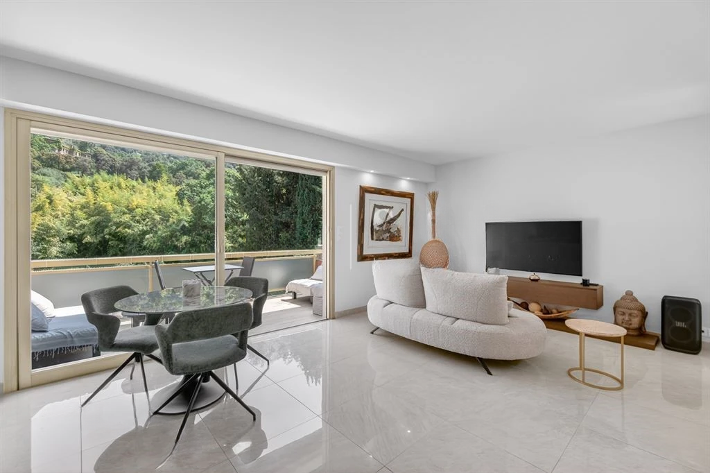 Flat in Cannes, France, 70 m² - picture 3
