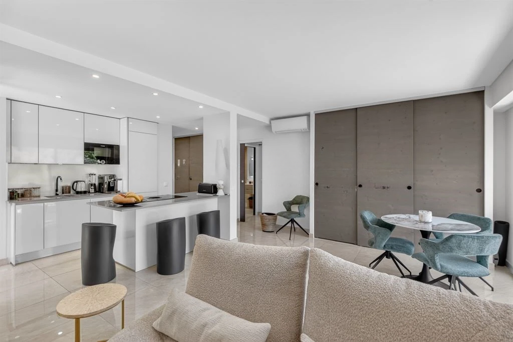 Flat in Cannes, France, 70 m² - picture 11