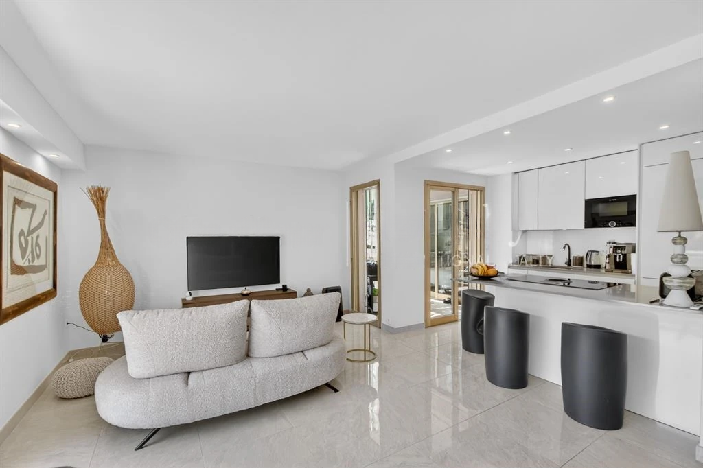 Flat in Cannes, France, 70 m² - picture 12