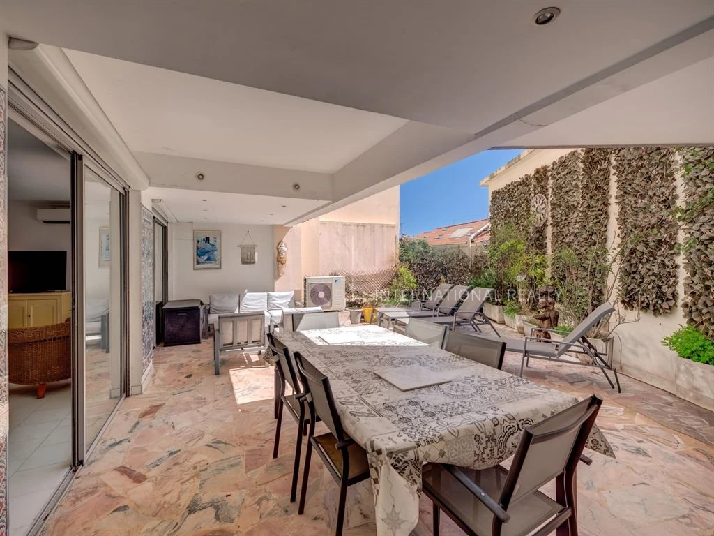 Flat in Cannes, France, 144 m² - picture 13