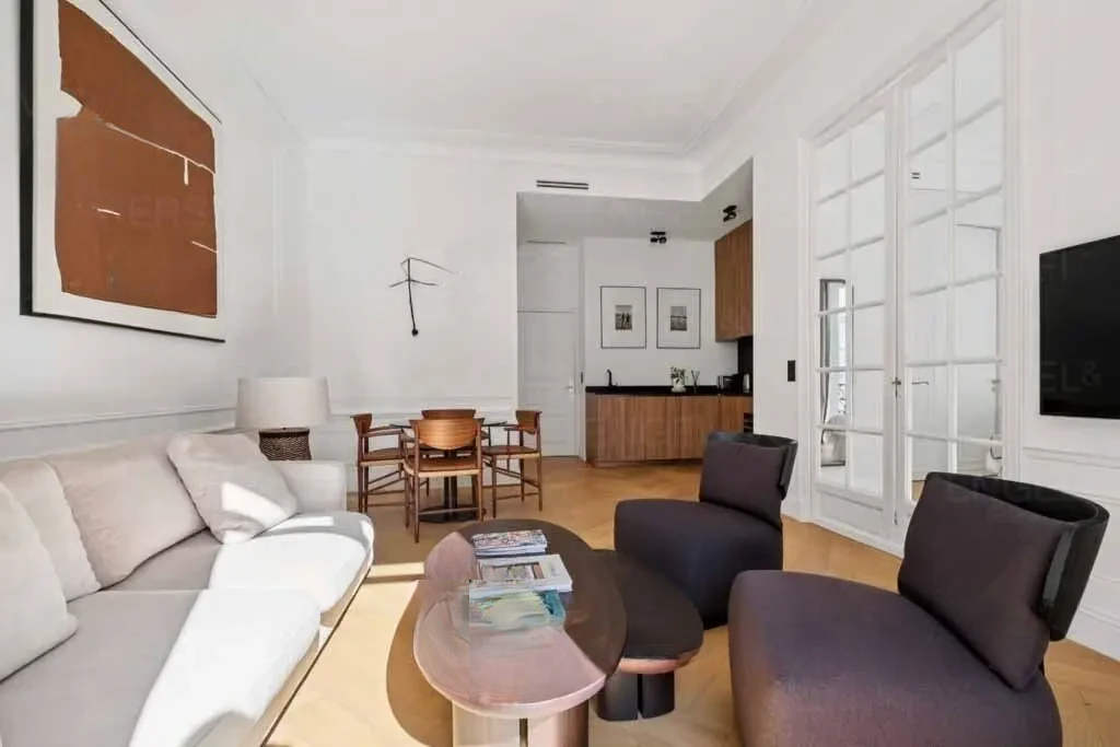 Flat in Cannes, France, 146 m² - picture 1