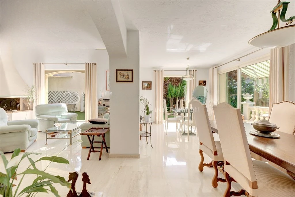 Flat in Cannes, France, 320 m² - picture 2
