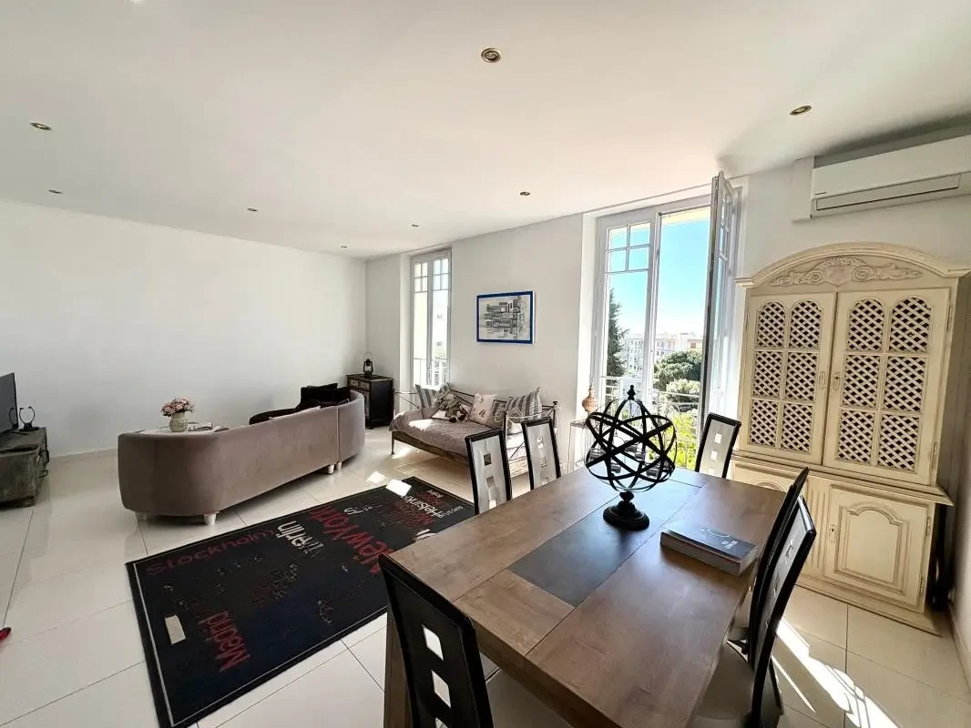 Flat in Cannes, France, 67 m² - picture 2