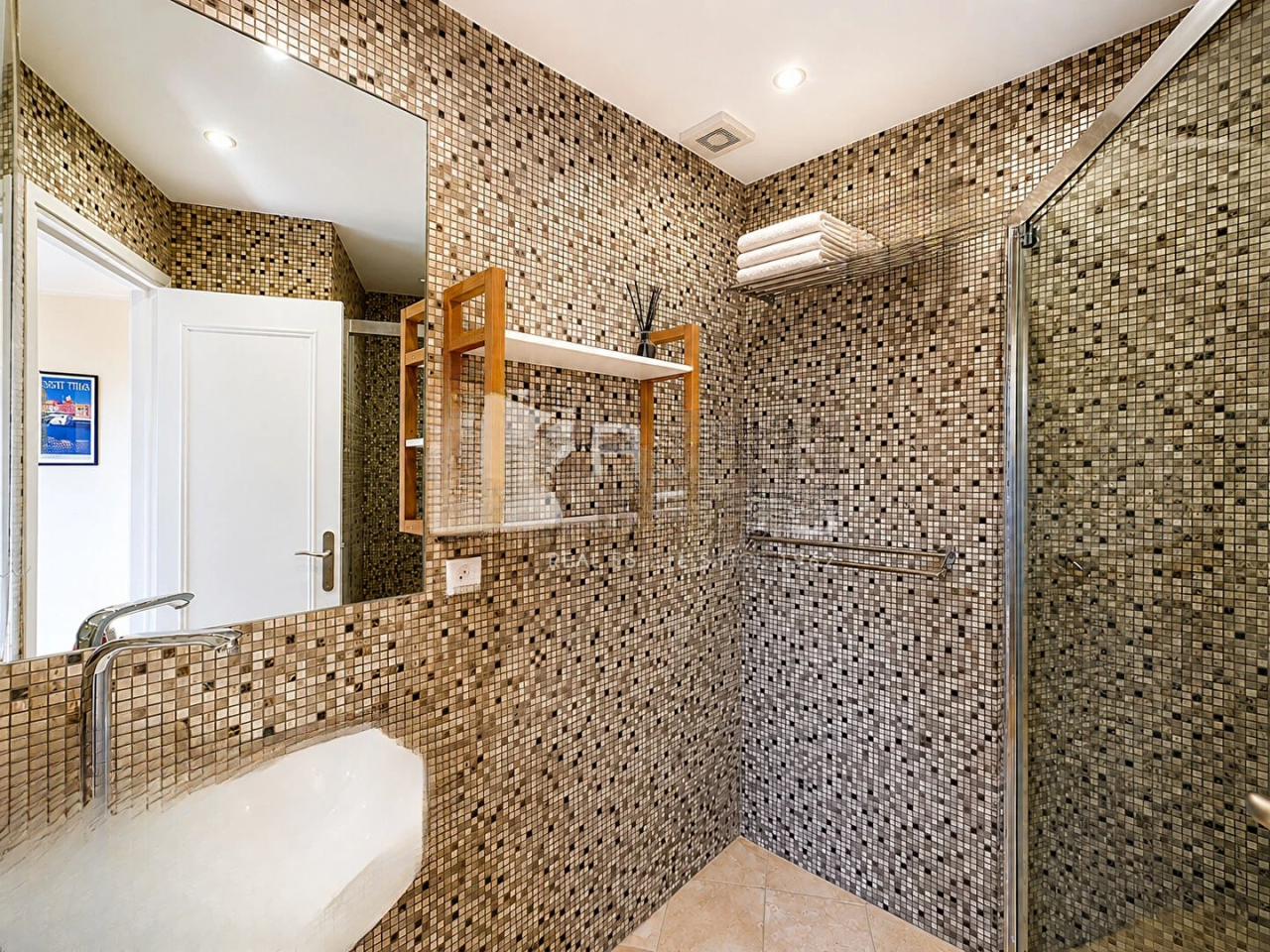 Flat in Cannes, France, 80 m² - picture 12