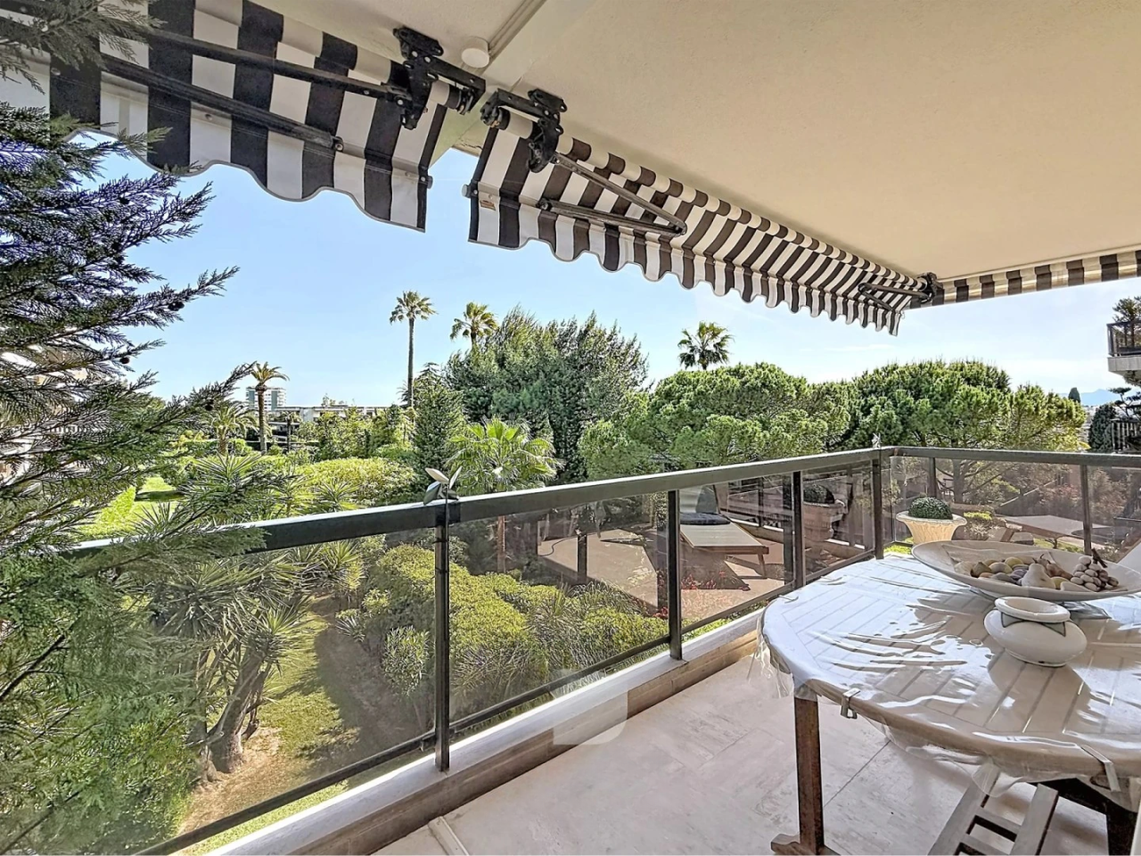 Flat in Cannes, France, 84 m² - picture 14