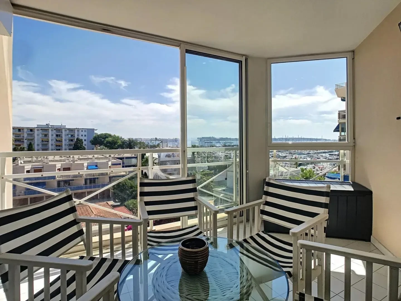 Flat in Cannes, France, 43 m² - picture 1