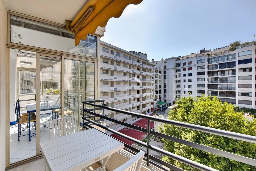 House in Cannes, France, 55 m² - picture 1