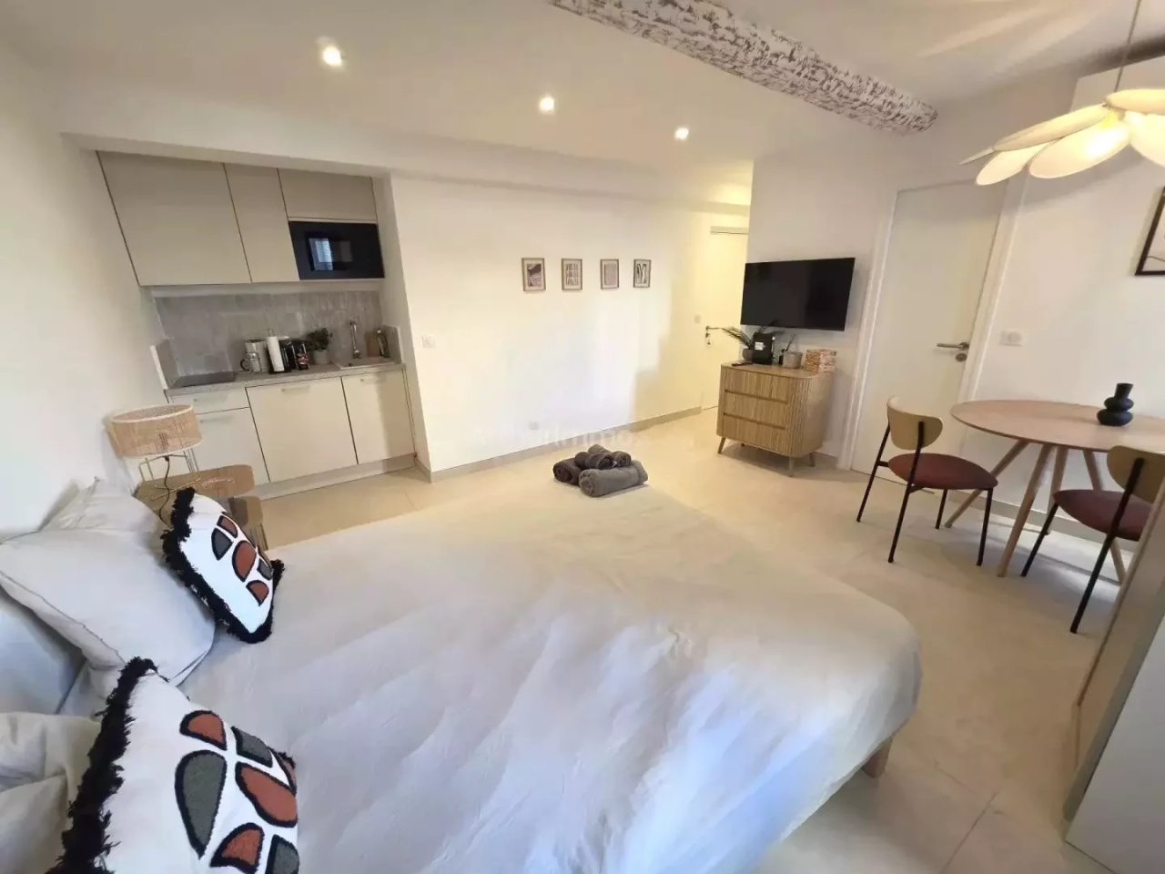Flat in Cannes, France, 23 m² - picture 2