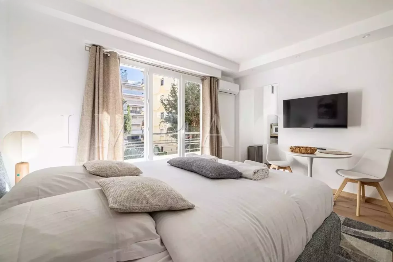 Flat in Cannes, France, 23 m² - picture 2