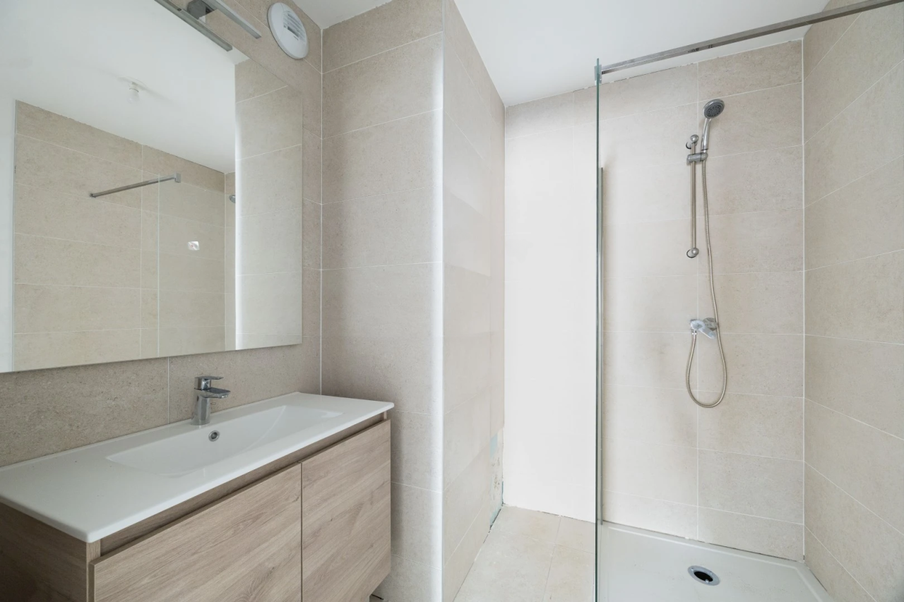 Flat in Cannes, France, 68 m² - picture 2