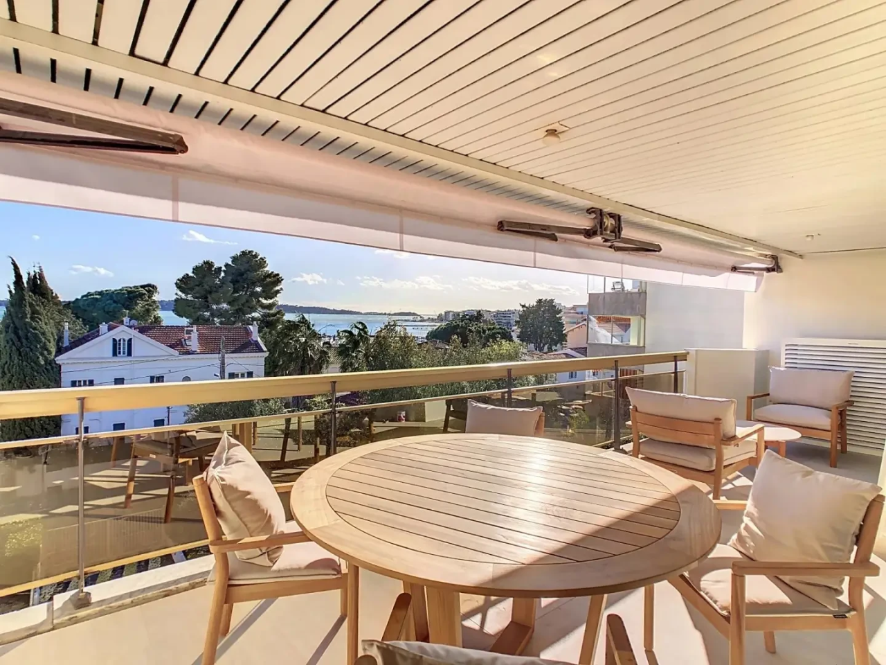 Flat in Cannes, France, 86 m² - picture 2
