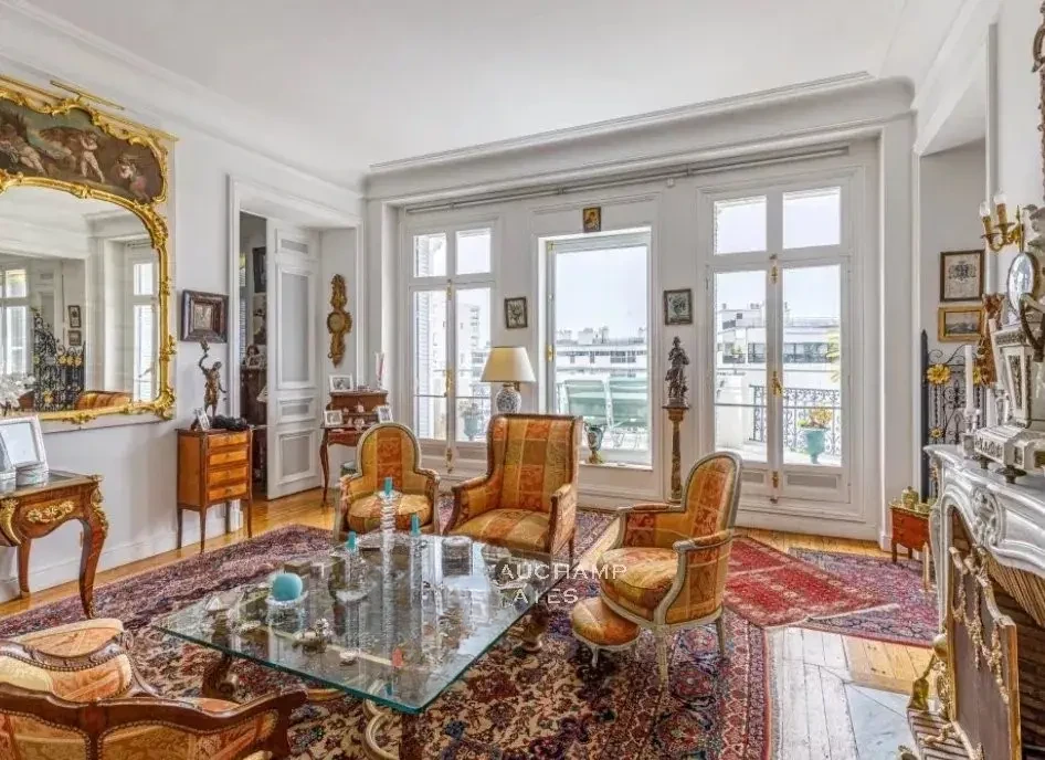 Flat in Cannes, France, 239 m² - picture 2