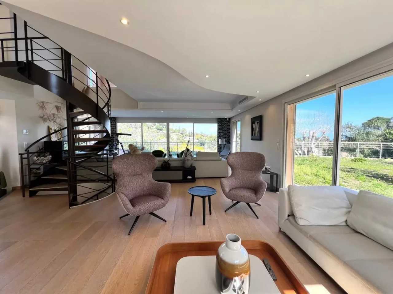 Flat in Cannes, France, 360 m² - picture 3