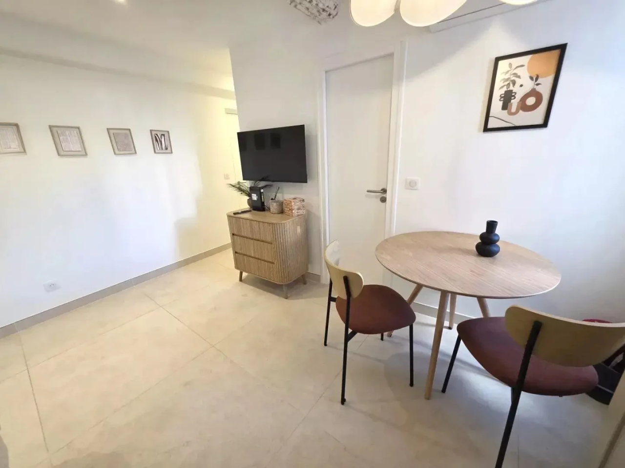 Flat in Cannes, France, 23 m² - picture 3