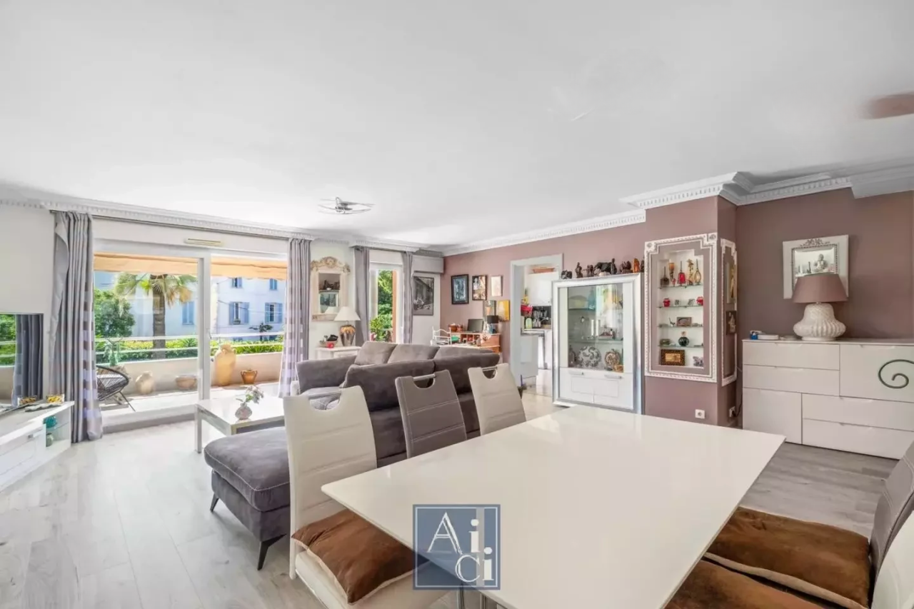 Flat in Cannes, France, 130 m² - picture 3