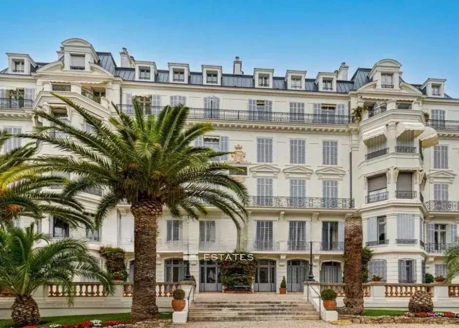 Flat in Cannes, France, 239 m² - picture 6